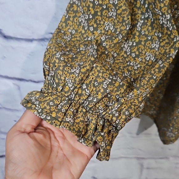 Elegant Floral V-Neck Blouse - Mustard - Picture 5 of 6